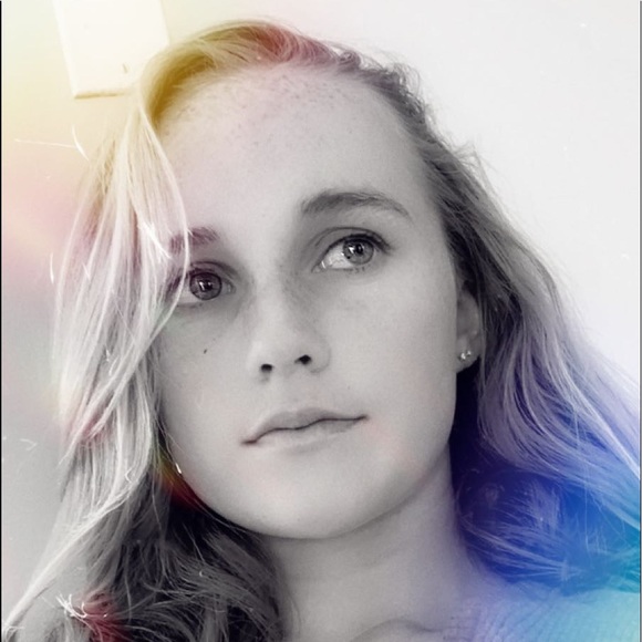 Meet your Posher, Madelyn - Picture 2 of 3